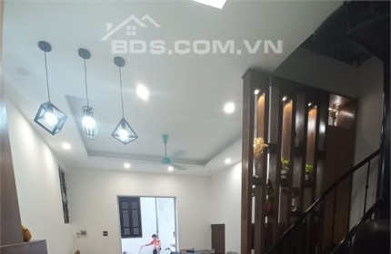 Bán nhà Doãn Kế Thiện, sát phố, Ô TÔ, 40m2, giá chỉ hơn 4 tỷ, 0866585090